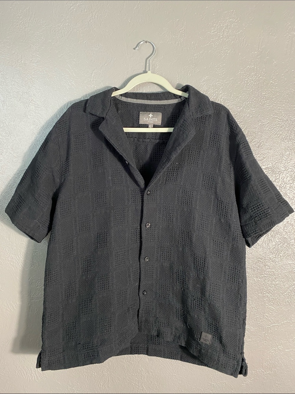 Saints Studio Men's Camp Shirt L Black Textured Button Up Resort Cabana Casual